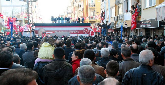 MHP LİDERi DEVLET BAHÇELİ AKHİSARLILAR İLE BULUŞTU